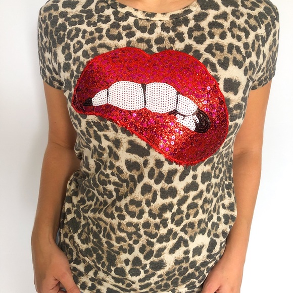 Sequin Lips Leopard Graphic Tee Spring Shirt Top - Picture 1 of 3